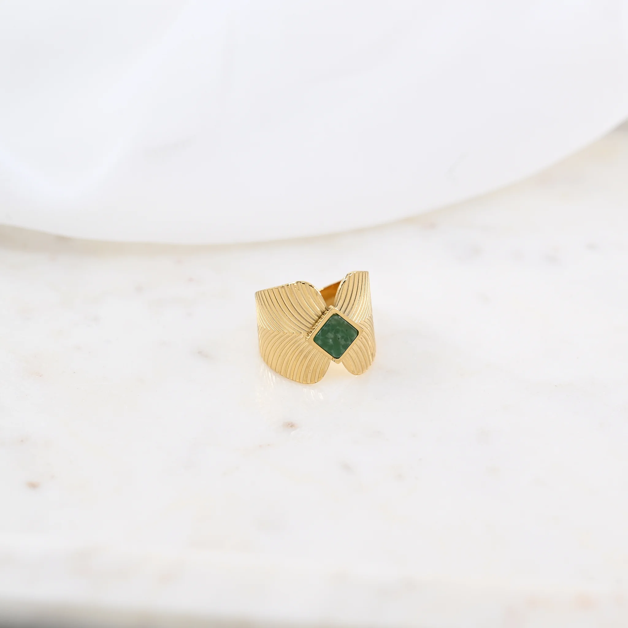 Ring met groene steen