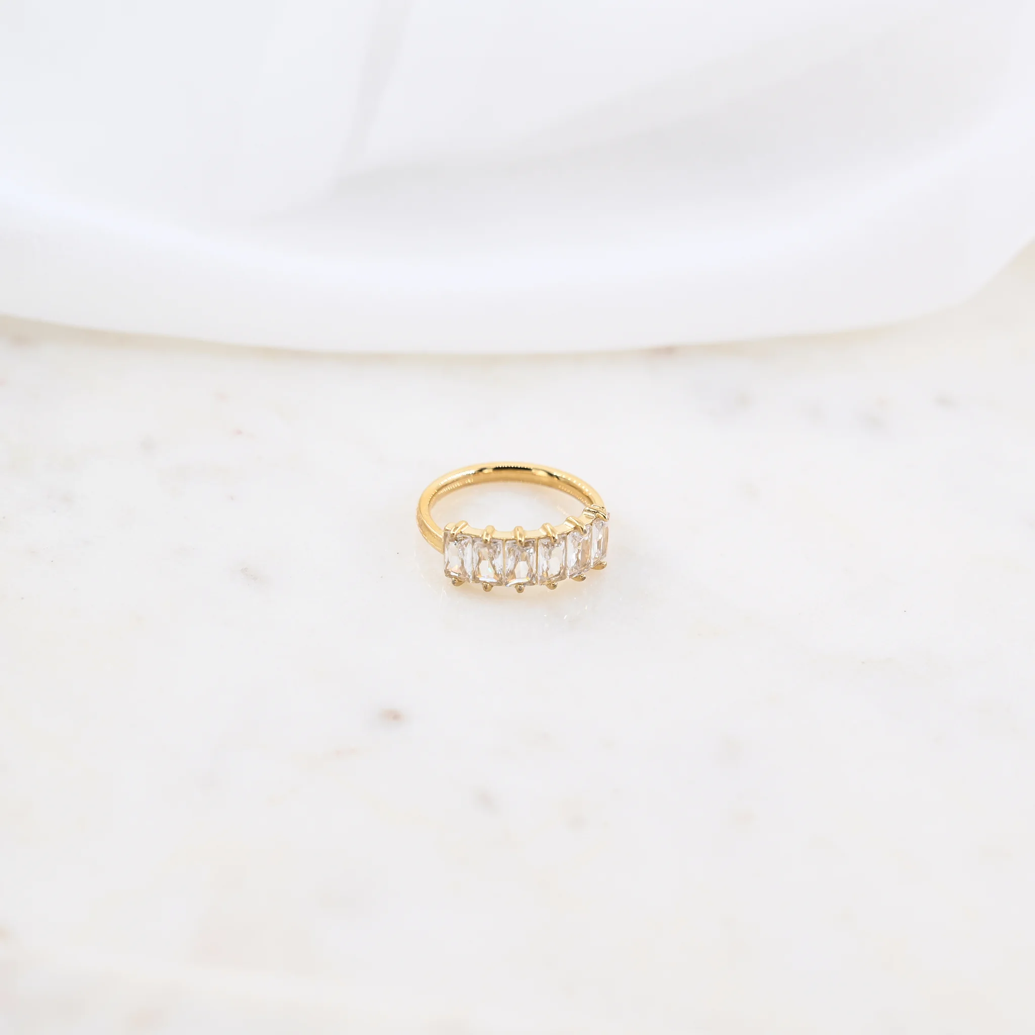 Ring met steentjes