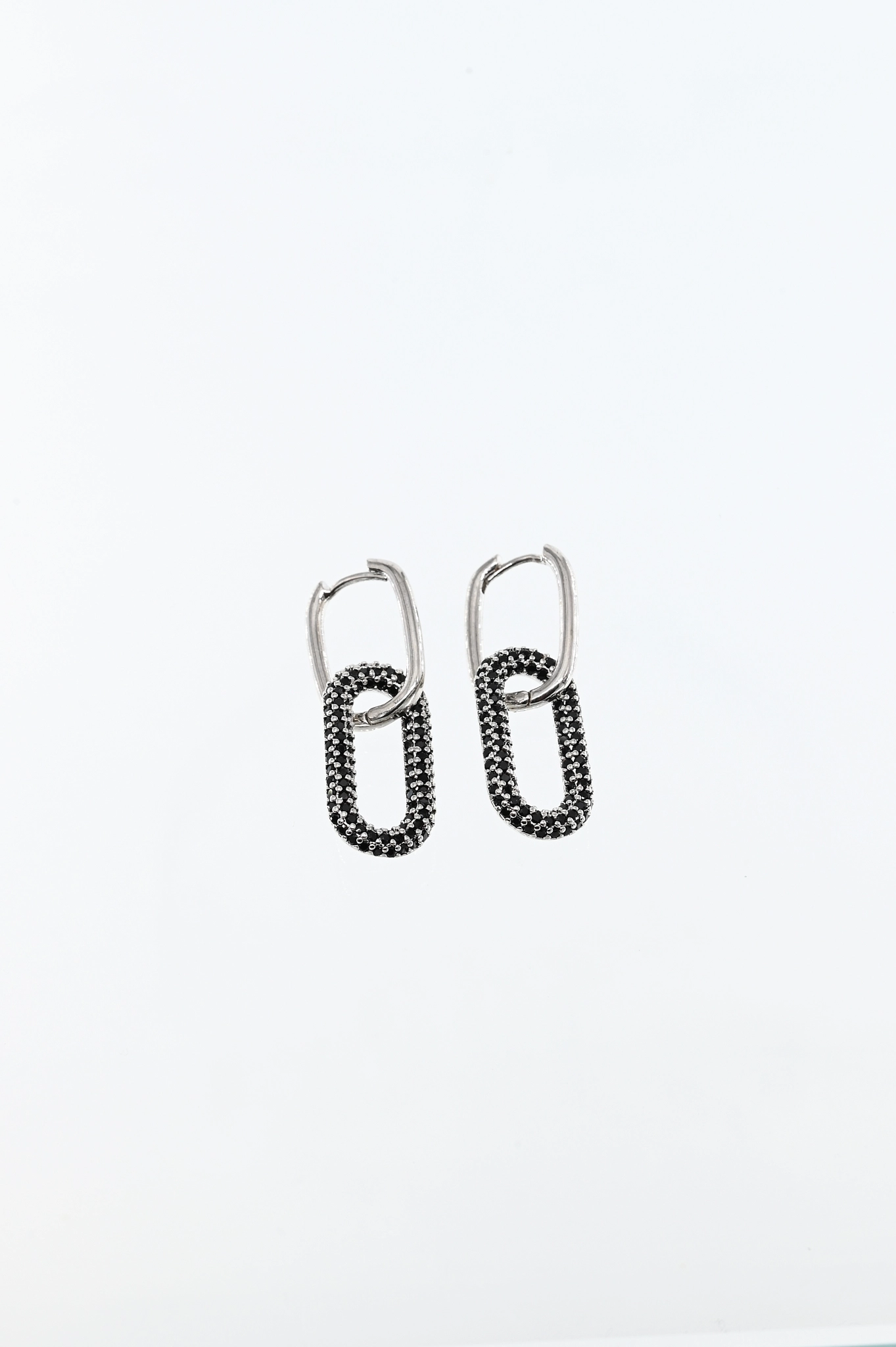 Ovaal met zwarte zirkonia hanger