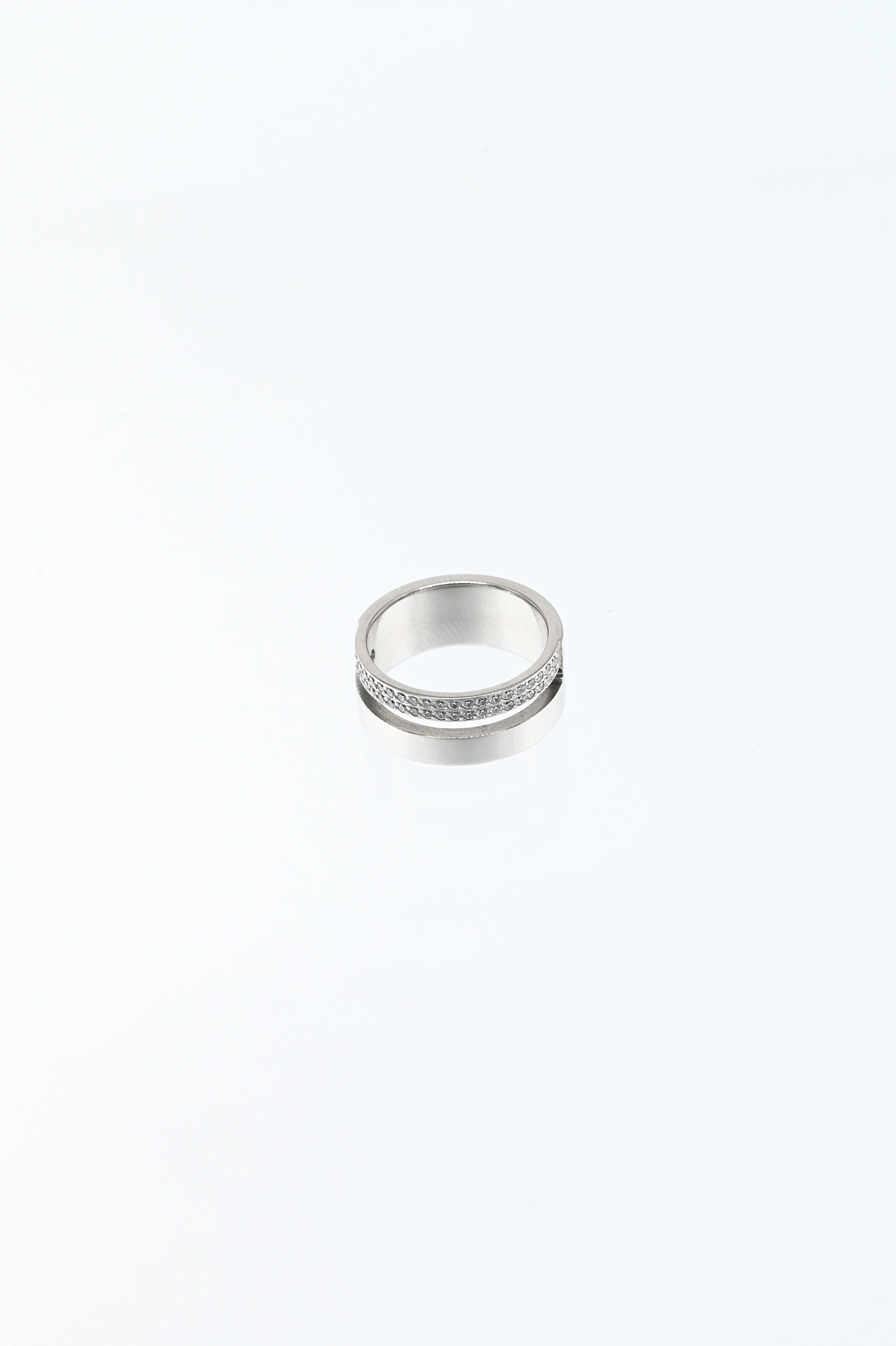 Ring met steentjes