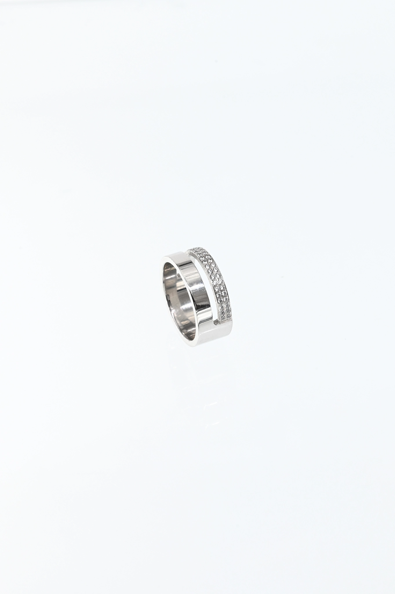 Ring met steentjes