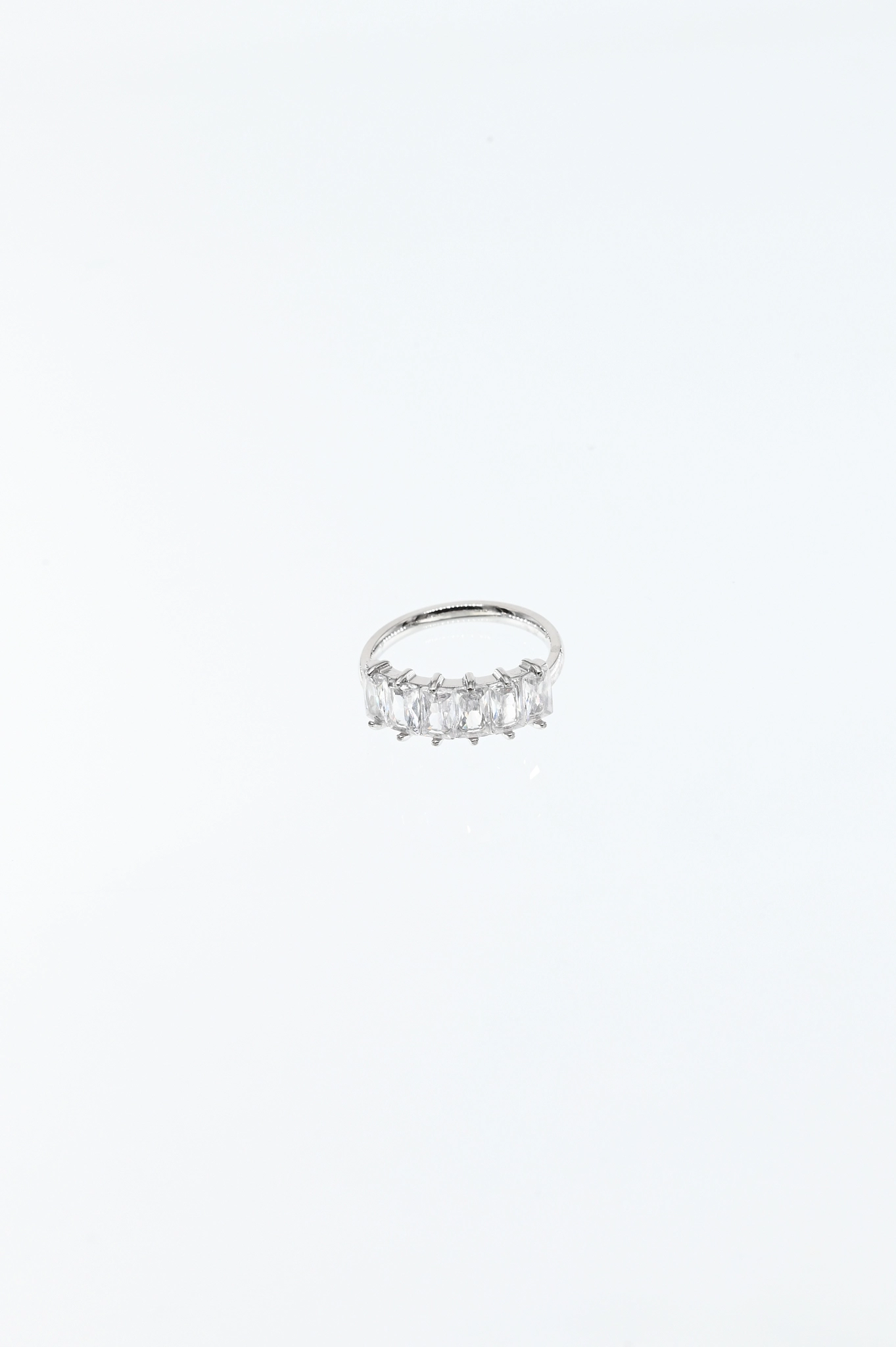 Ring met steentjes