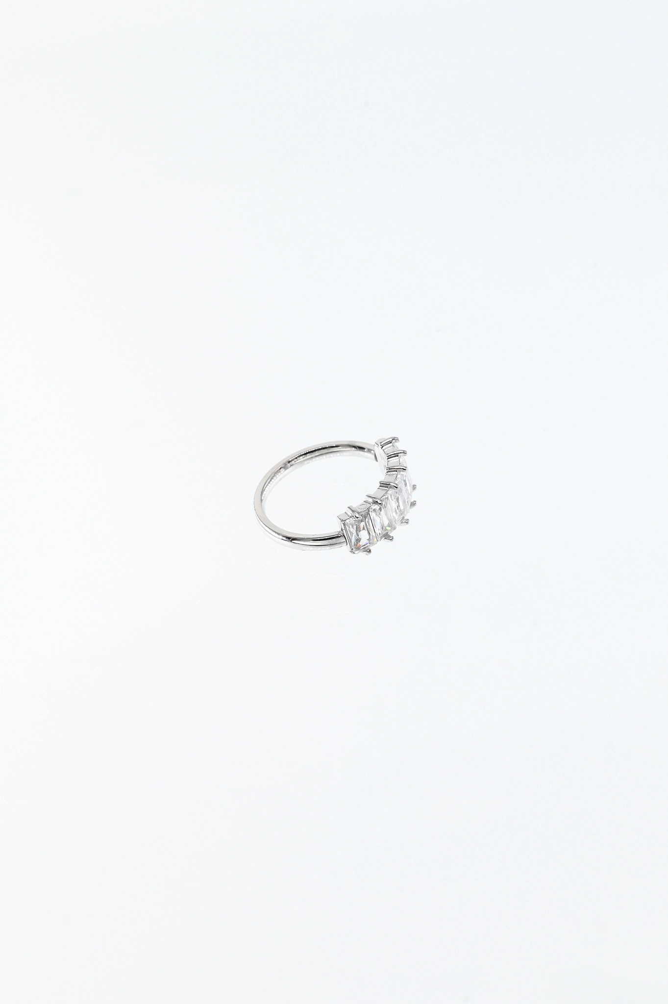 Ring met steentjes