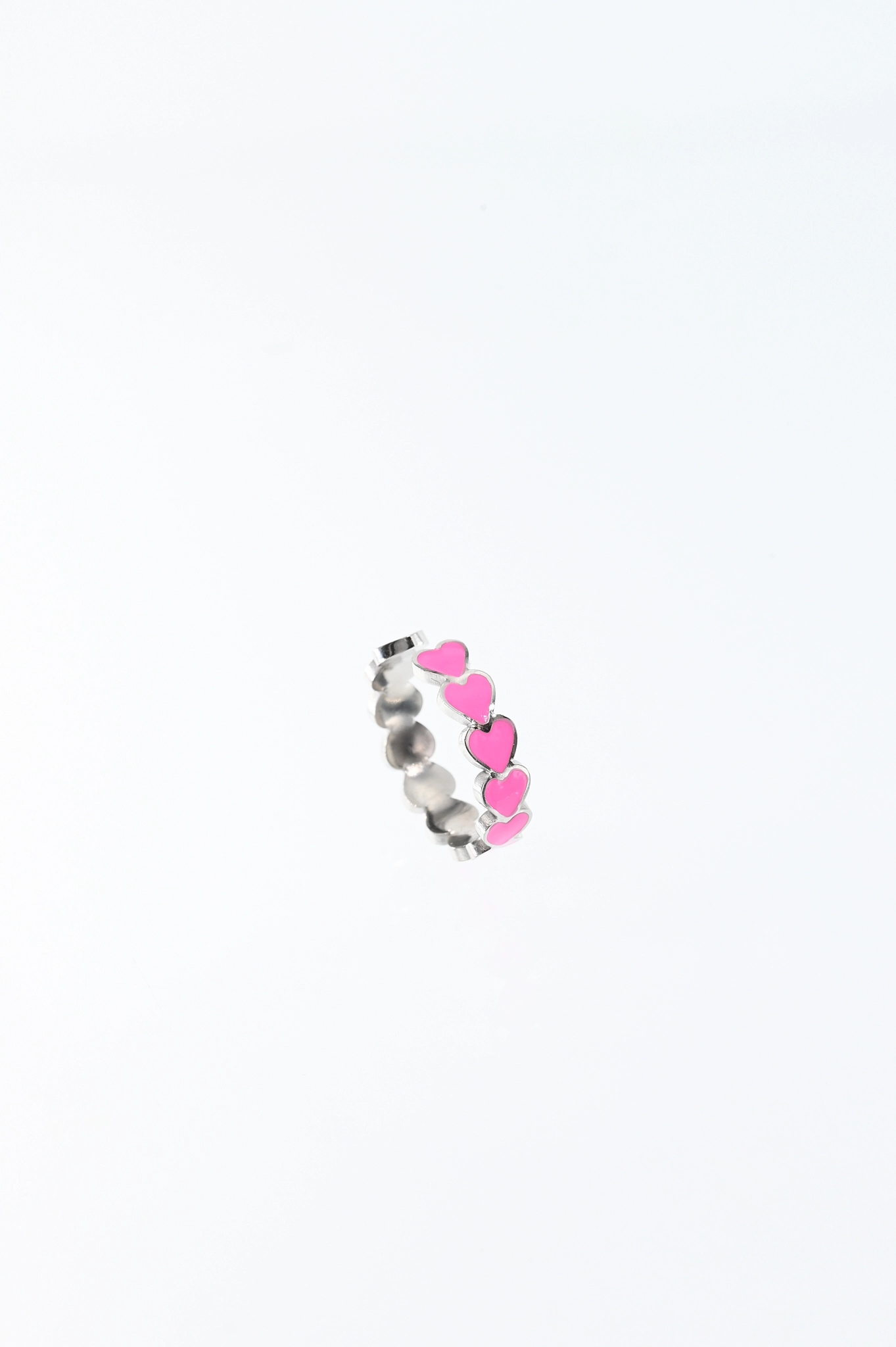 Ring met roze hartjes