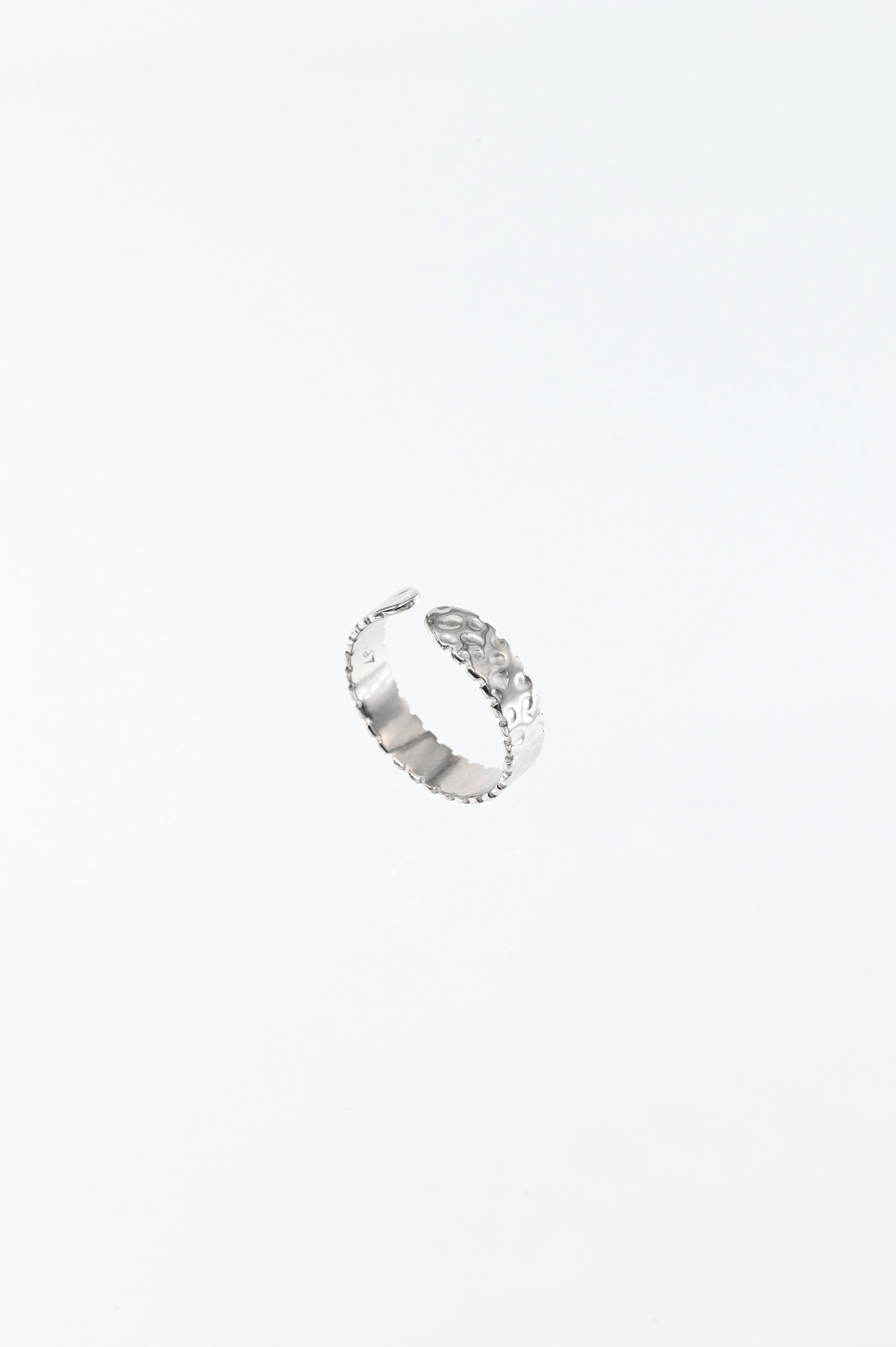 Ring gehamerd