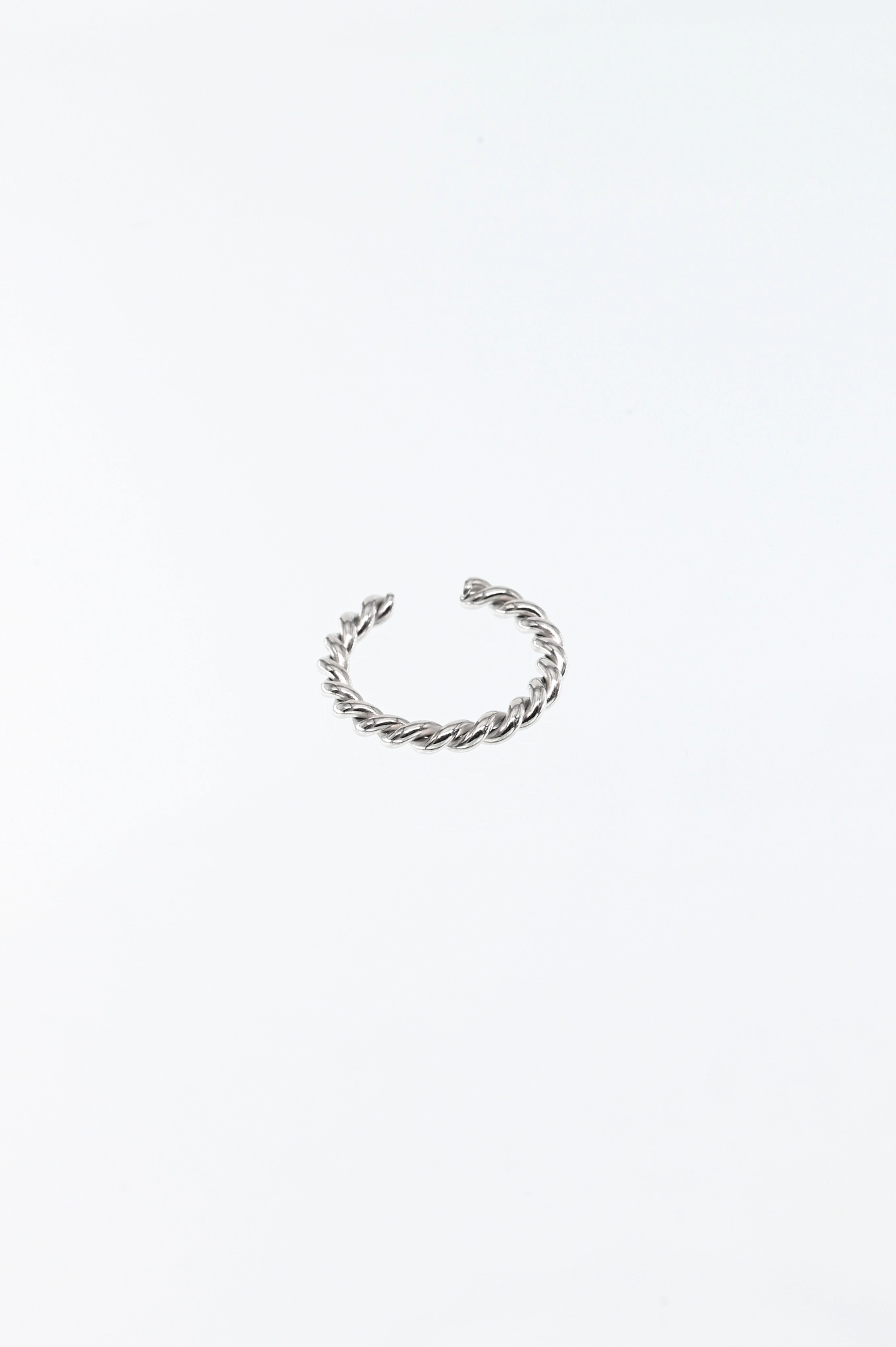Ring twisted