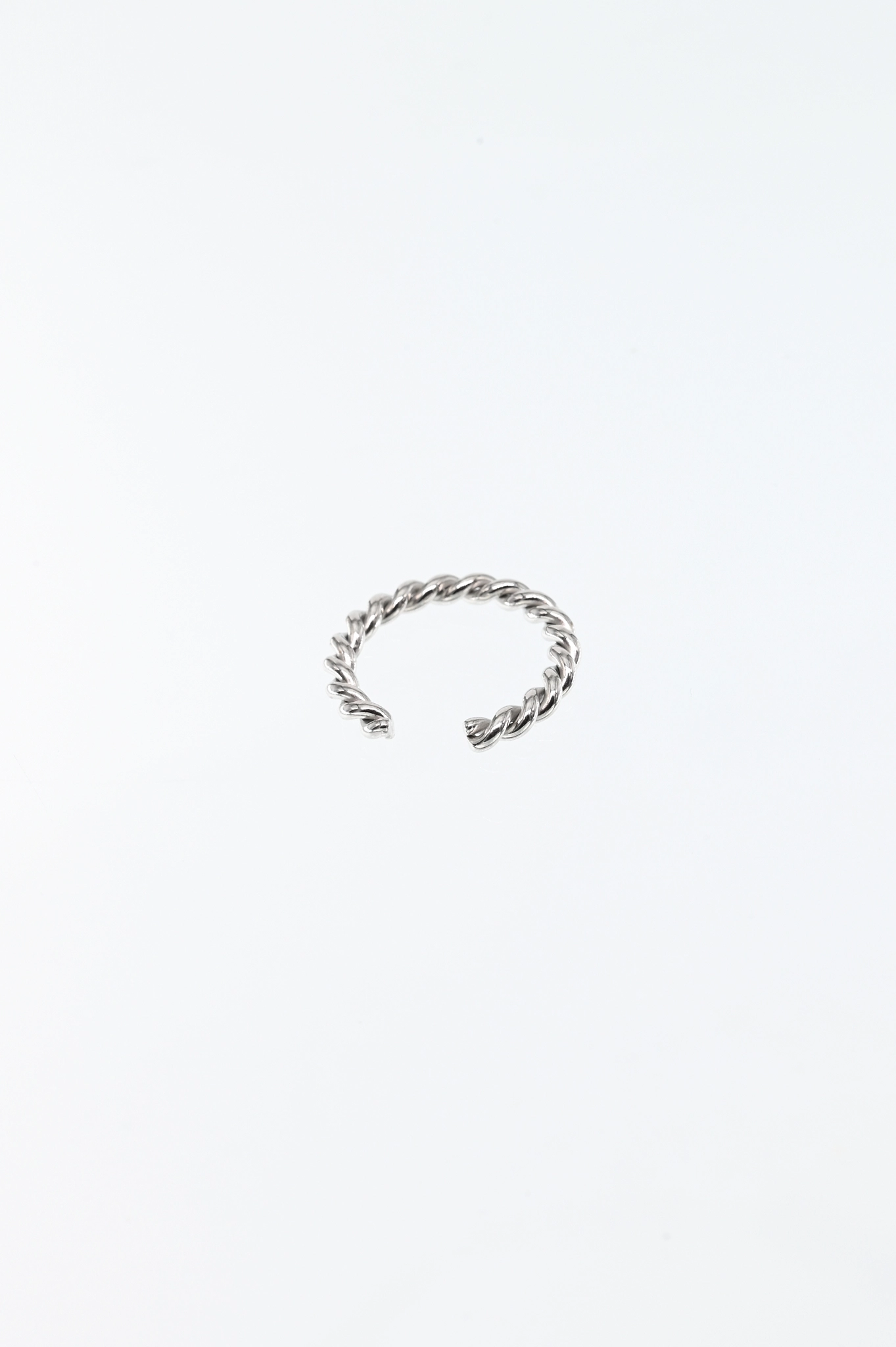 Ring twisted